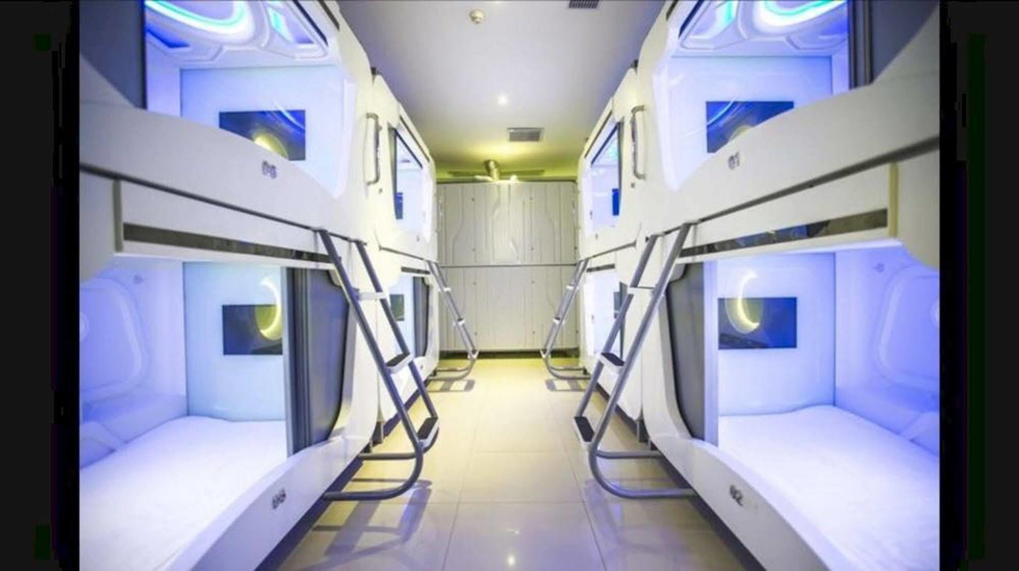 Time Capsule Hotel جورج تاون المظهر الخارجي الصورة