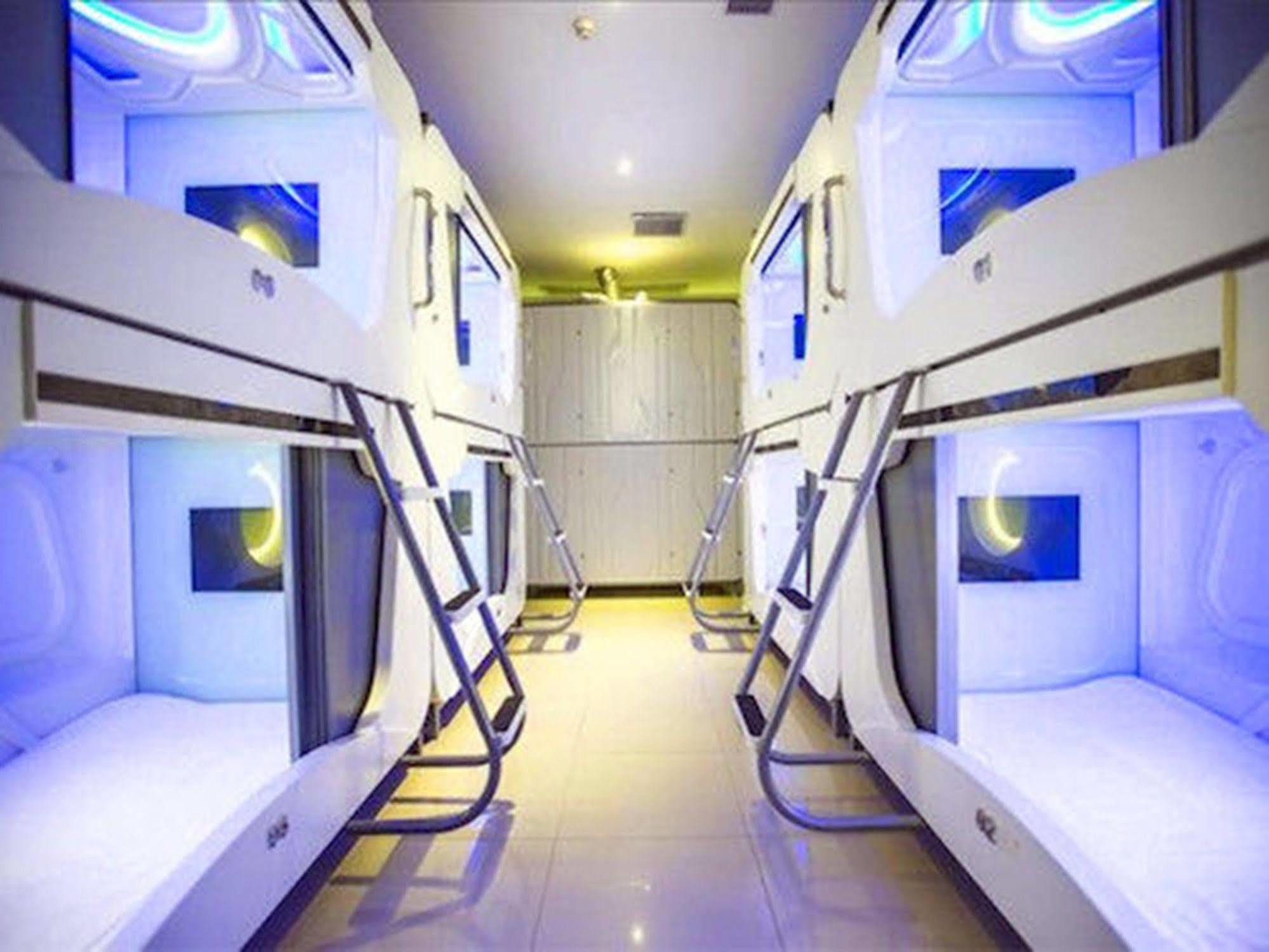 Time Capsule Hotel جورج تاون المظهر الخارجي الصورة
