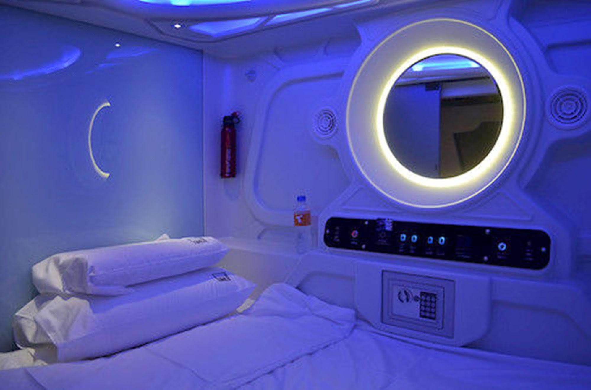 Time Capsule Hotel جورج تاون المظهر الخارجي الصورة
