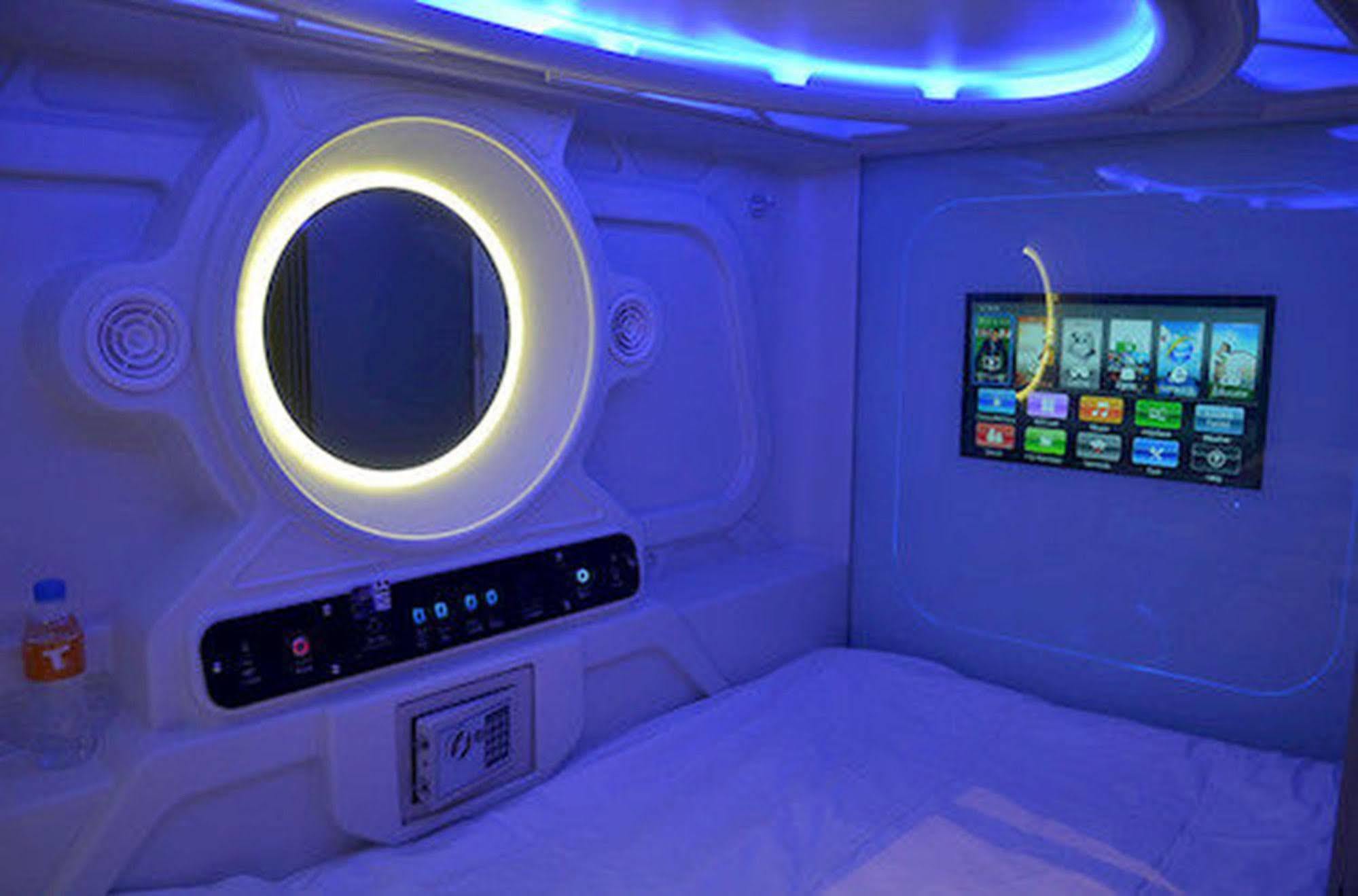 Time Capsule Hotel جورج تاون المظهر الخارجي الصورة
