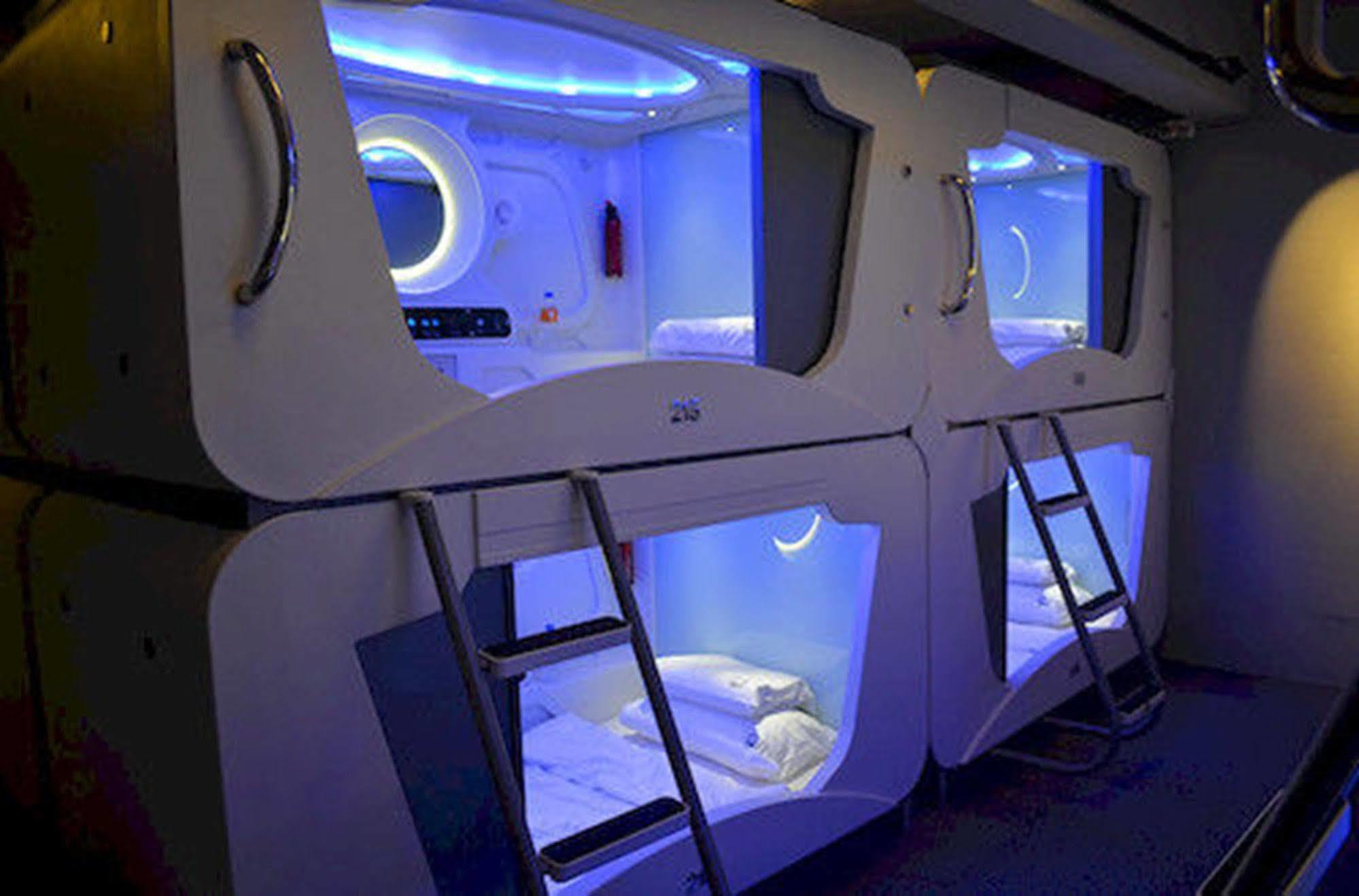 Time Capsule Hotel جورج تاون المظهر الخارجي الصورة